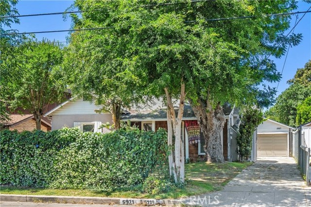5919 - 5921 Cantaloupe Avenue, Valley Glen CA: https://media.crmls.org/medias/000dde65-02f8-4a71-9089-2c9c27e0fb3a.jpg