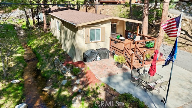 27500 State Highway 189, Lake Arrowhead CA: https://media.crmls.org/medias/000ecbd1-aa8b-4dcf-bd8d-3c5b4afed606.jpg