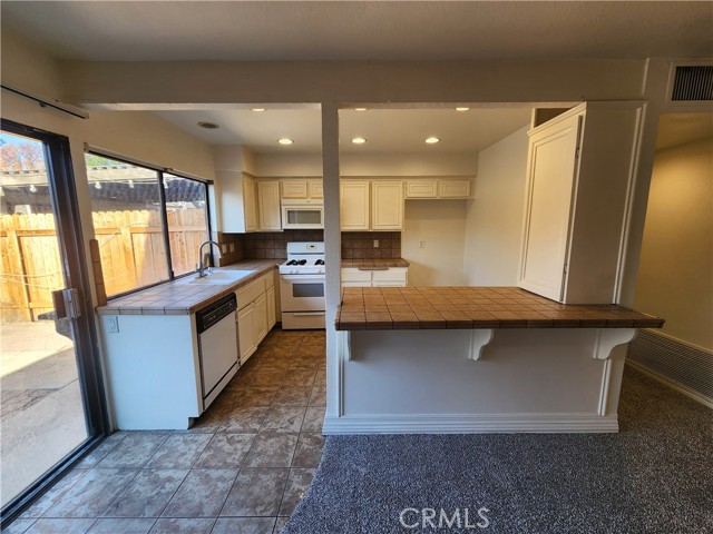 717 Knollwood Lane, San Dimas CA: https://media.crmls.org/medias/000eccb4-136e-4806-ab50-ea9843b60079.jpg