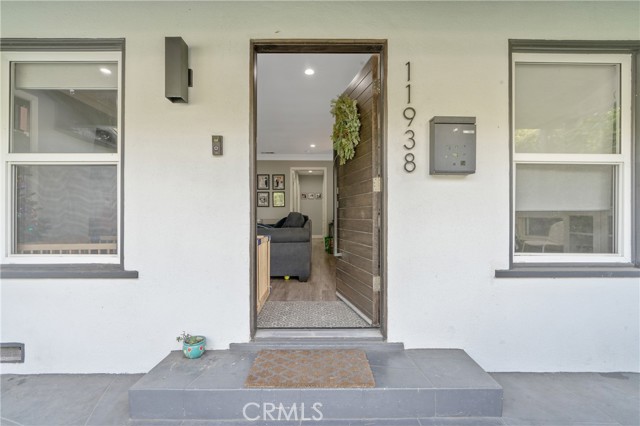 11938 Exposition Boulevard, Los Angeles CA: https://media.crmls.org/medias/000edea2-4a1f-43ea-a351-4ad422d22521.jpg