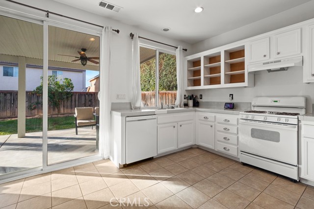 29461 El Presidio, Menifee CA: https://media.crmls.org/medias/000f5423-0415-4843-94b6-d60f29a15ab7.jpg