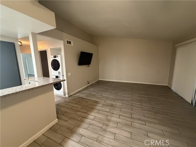 Detail Gallery Image 2 of 8 For 768 La Tierra, Corona,  CA 92879 - 2 Beds | 2 Baths