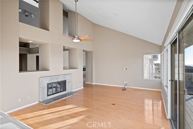 6 Saros, Irvine CA: https://media.crmls.org/medias/0010695c-ffb4-45f3-b47c-ae42f6371d42.jpg