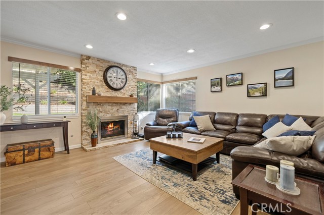 Detail Gallery Image 9 of 55 For 15845 Rosehaven, Canyon Country,  CA 91387 - 4 Beds | 3 Baths