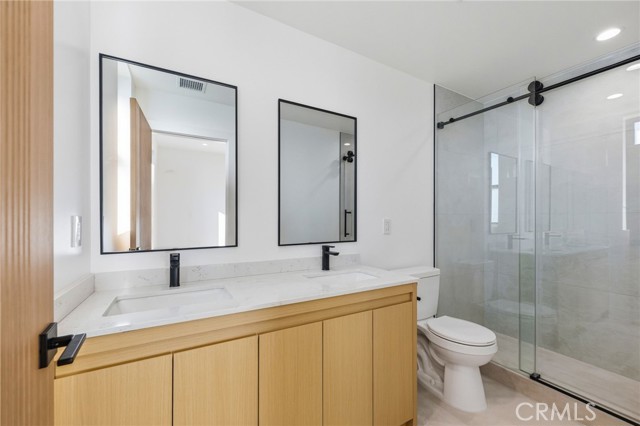Detail Gallery Image 9 of 19 For 13602 Burbank Bld, Sherman Oaks,  CA 91401 - 4 Beds | 4/1 Baths
