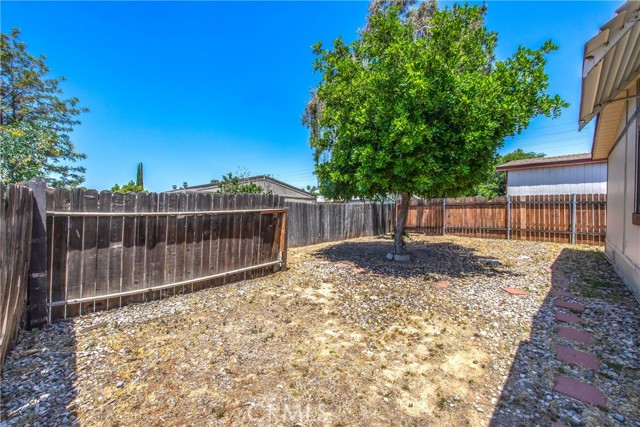 7717 Church Avenue, Highland CA: https://media.crmls.org/medias/00120e9c-2207-4a3d-a138-bfb4a6ad4b2a.jpg