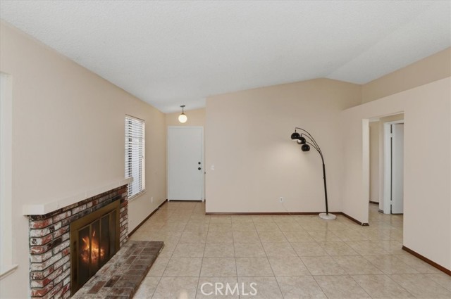 Detail Gallery Image 10 of 36 For 1907 Overland, Colton,  CA 92324 - 3 Beds | 2 Baths