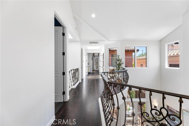 Detail Gallery Image 56 of 64 For 2516 Walnut Ave, Manhattan Beach,  CA 90266 - 5 Beds | 5/1 Baths