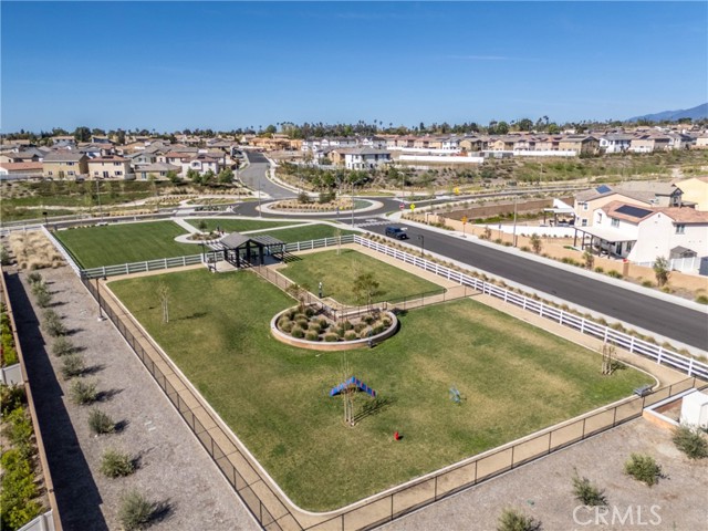 Detail Gallery Image 33 of 36 For 554 Cumberland Rd, Rialto,  CA 92377 - 4 Beds | 3 Baths