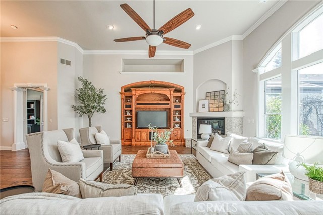 Detail Gallery Image 6 of 28 For 12437 N via Tuscania, Clovis,  CA 93619 - 5 Beds | 3/1 Baths