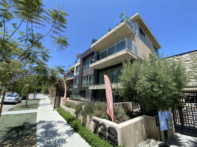 Detail Gallery Image 1 of 20 For 728 N Sweetzer Ave #111,  Los Angeles,  CA 90069 - 1 Beds | 1 Baths