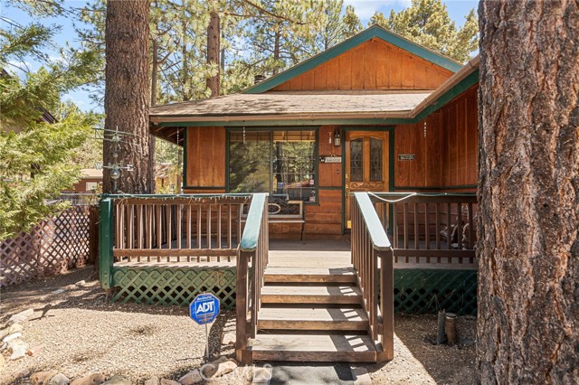 Detail Gallery Image 3 of 28 For 908 Tinkerbell Ave, Big Bear City,  CA 92314 - 3 Beds | 2 Baths