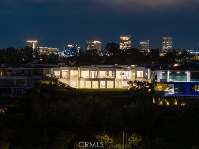 Detail Gallery Image 6 of 70 For 1409 Dolphin Terrace, Corona Del Mar,  CA 92625 - 5 Beds | 5/2 Baths
