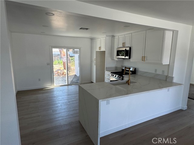 Detail Gallery Image 5 of 14 For 14812 Helwig, Norwalk,  CA 90650 - 3 Beds | 2 Baths