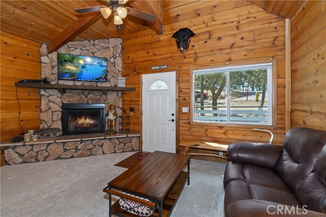 Detail Gallery Image 4 of 49 For 27026 Overlook Ln, Lake Arrowhead,  CA 92352 - 2 Beds | 1/1 Baths