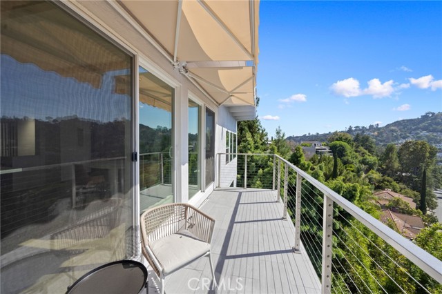 3233 Tareco Drive, Los Angeles CA: https://media.crmls.org/medias/00176e94-8385-4b3f-9c6d-df3db5caae8b.jpg