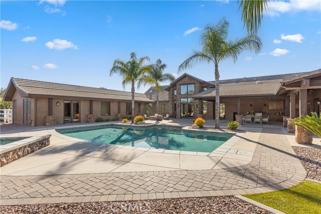 Detail Gallery Image 2 of 72 For 41570 Avenida Bordeaux, Temecula,  CA 92592 - 6 Beds | 4/1 Baths