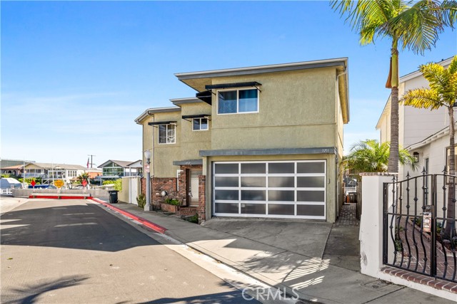 Detail Gallery Image 2 of 27 For 3711 Channel Pl, Newport Beach,  CA 92663 - 2 Beds | 1/1 Baths