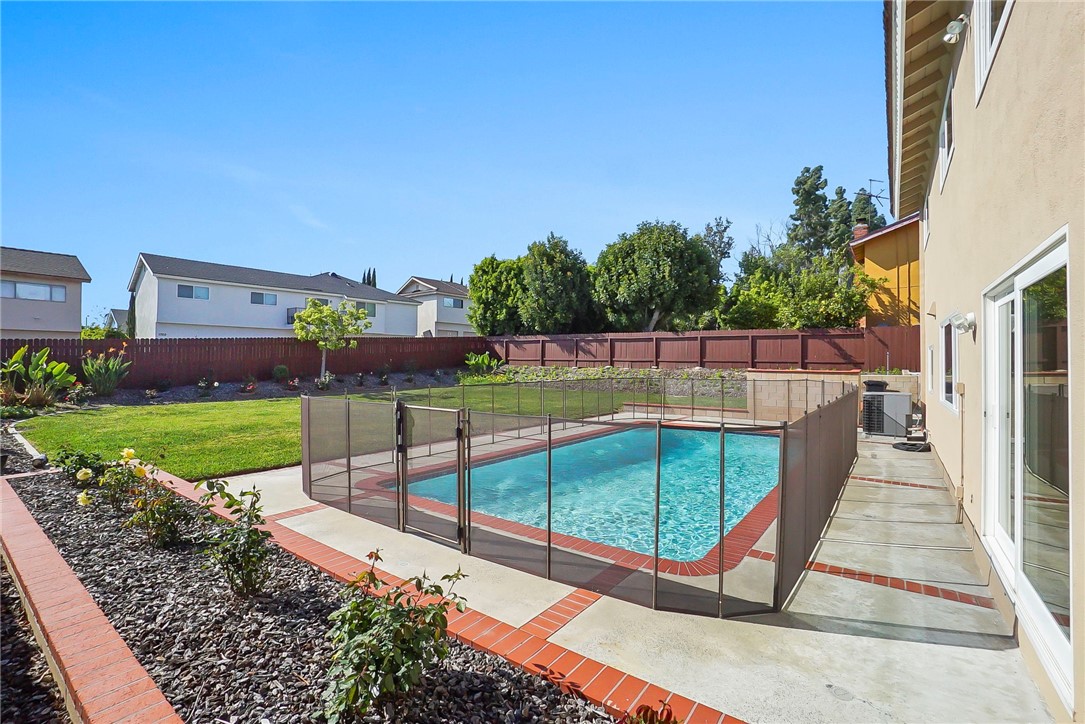 Detail Gallery Image 20 of 22 For 1641 Sunset Ln, Fullerton,  CA 92833 - 4 Beds | 2/1 Baths