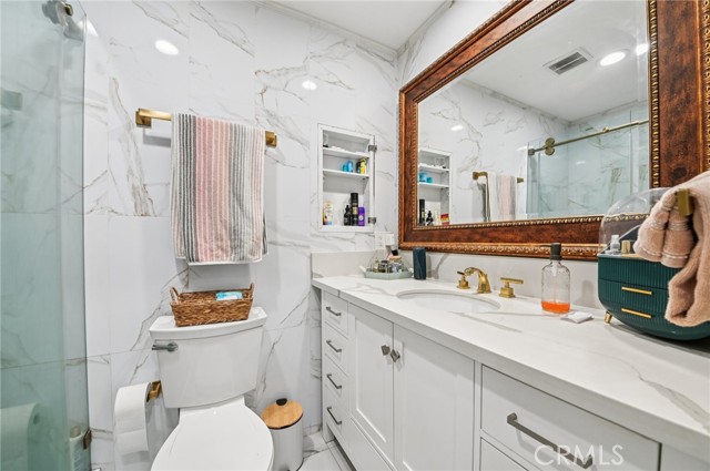 Detail Gallery Image 22 of 32 For 1430 Cabrillo Park #B,  Santa Ana,  CA 92701 - 2 Beds | 2 Baths