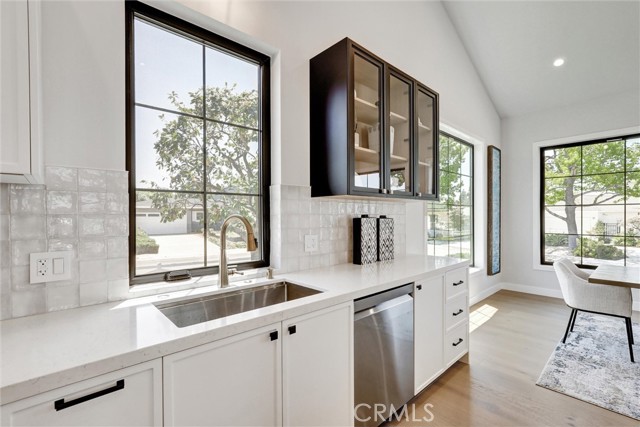 Detail Gallery Image 11 of 39 For 6451 Firebrand St, Los Angeles,  CA 90045 - 4 Beds | 3/1 Baths