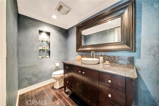 Detail Gallery Image 9 of 55 For 5441 Calvin Ave, Tarzana,  CA 91356 - 5 Beds | 5/1 Baths