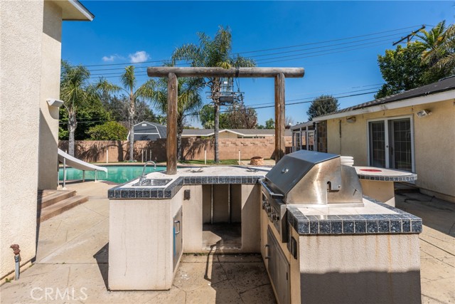 Detail Gallery Image 28 of 35 For 2545 Elsinore Rd, Riverside,  CA 92506 - 6 Beds | 3/1 Baths
