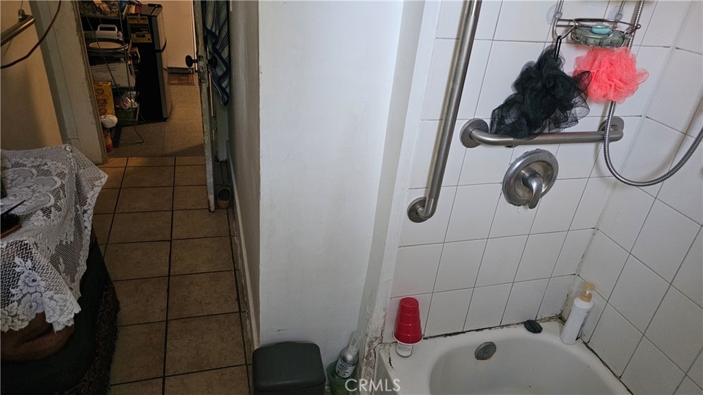 https://media.crmls.org/medias/001cba61-0c46-431f-9b69-04f4975e01a8.jpg?preset=X-Large