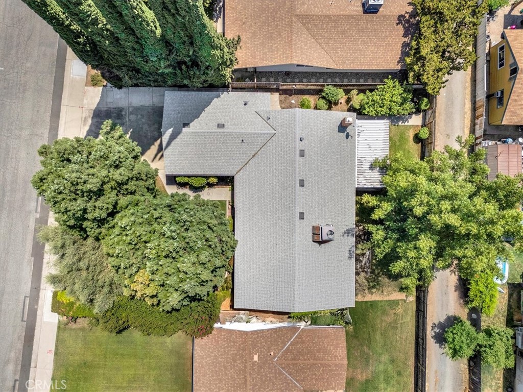 https://media.crmls.org/medias/001d13d6-c76b-4791-b399-099cdb627aab.jpg?preset=X-Large