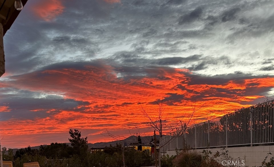 https://media.crmls.org/medias/001dda6b-b8e8-45a9-95e7-9895bc0c9947.jpg?preset=X-Large