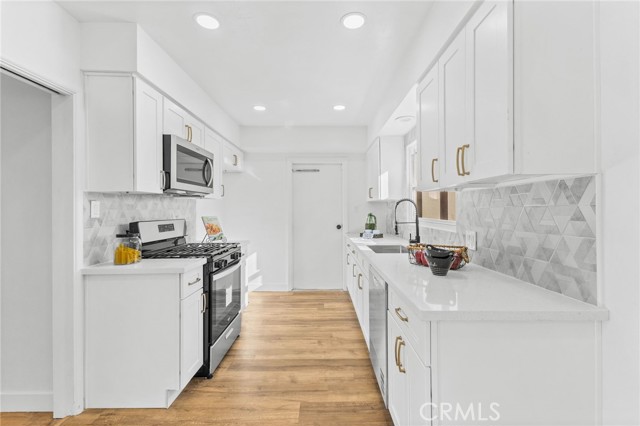 325 Echo Court, San Bernardino CA: https://media.crmls.org/medias/0020565b-1f07-4daa-885b-20319533bbc7.jpg