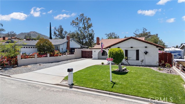 Detail Gallery Image 5 of 34 For 19927 Athenon Ave, Perris,  CA 92570 - 3 Beds | 2 Baths
