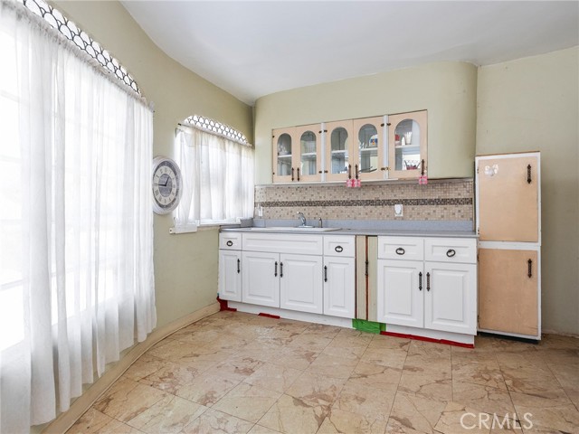 8618 La Tuna Canyon Road, Sun Valley CA: https://media.crmls.org/medias/0020cc6e-9ff3-4b53-a8d6-c2747de001a4.jpg