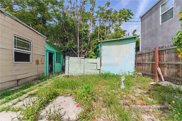 5823 Madden Avenue, Los Angeles CA: https://media.crmls.org/medias/00215c91-bfd8-46f5-852e-760f5ac96b7e.jpg