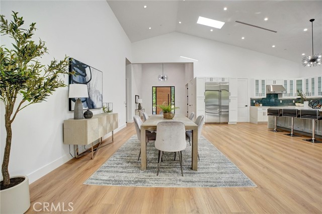 Detail Gallery Image 14 of 74 For 14136 Emelita St, Sherman Oaks,  CA 91401 - 4 Beds | 4/1 Baths