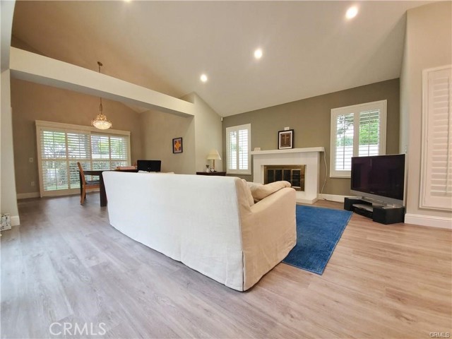 Detail Gallery Image 5 of 19 For 2 Cedarlake #8,  Irvine,  CA 92614 - 2 Beds | 2 Baths