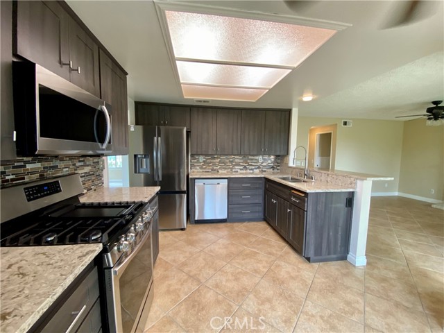 22817 Sweet Pea Circle, Moreno Valley CA: https://media.crmls.org/medias/0023017c-c80e-46a3-9c6d-15f91b399331.jpg