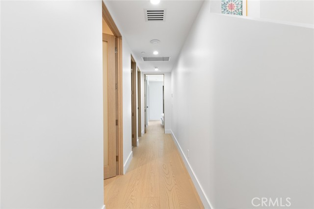 5134 Medina Road, Woodland Hills CA: https://media.crmls.org/medias/00232f62-7387-4a79-a6f4-4a59e16837b0.jpg