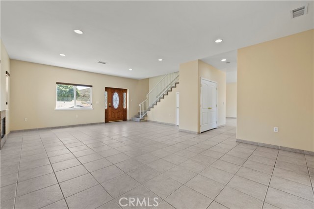 Detail Gallery Image 5 of 23 For 29021 Lomita Dr, Castaic,  CA 91384 - 3 Beds | 2/1 Baths