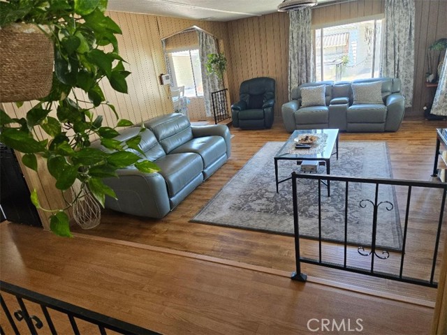 840 E Foothill Boulevard, Azusa CA: https://media.crmls.org/medias/00240944-4d7b-4059-b306-96f1c5536988.jpg