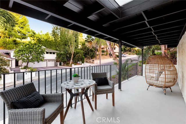 4885 Winnetka Avenue, Woodland Hills CA: https://media.crmls.org/medias/00244244-cf5c-4e02-b3c8-3a1a657dcdce.jpg
