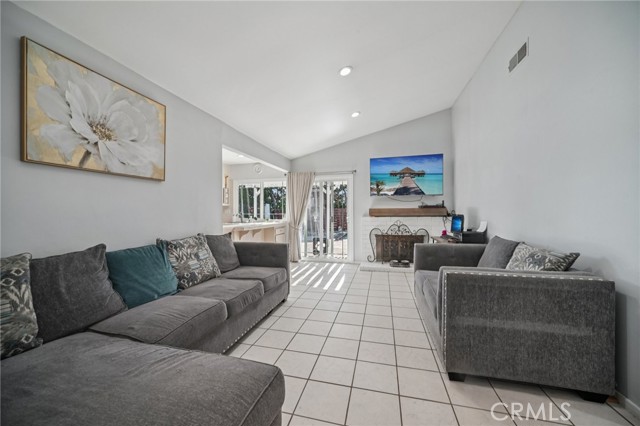 Detail Gallery Image 8 of 52 For 11461 Amigo Ave, Porter Ranch,  CA 91326 - 3 Beds | 2 Baths