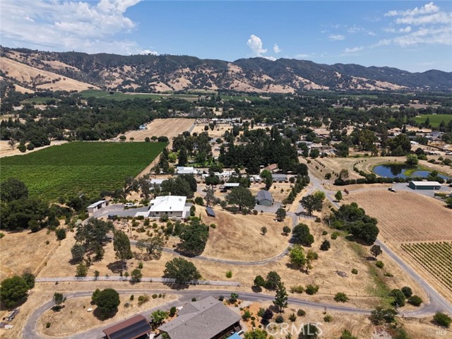 1910 Foothill Drive, Redwood Valley CA: https://media.crmls.org/medias/0027f700-32da-4be6-8b56-76b205848d44.jpg