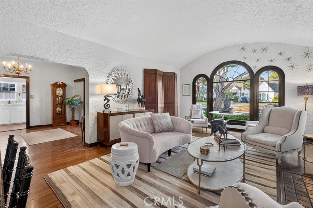 Detail Gallery Image 11 of 54 For 115 Annandale Rd, Pasadena,  CA 91105 - 4 Beds | 3 Baths