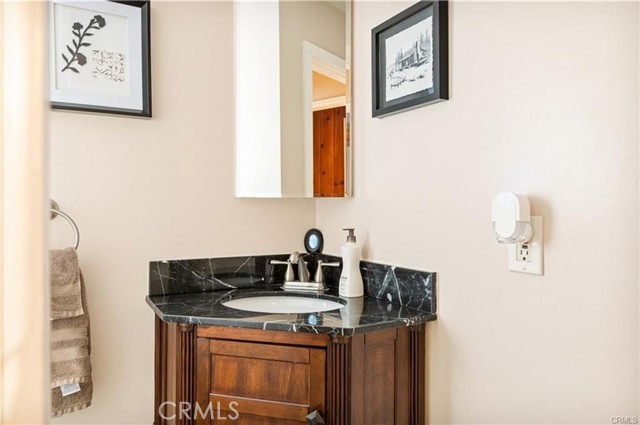 25576 Hi Lane, Twin Peaks CA: https://media.crmls.org/medias/002a994c-068e-41b6-8d0d-1dc5895b0023.jpg