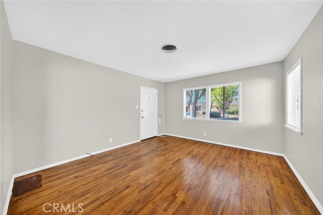 Detail Gallery Image 9 of 38 For 7046 Murietta, Van Nuys,  CA 91405 - 4 Beds | 2 Baths