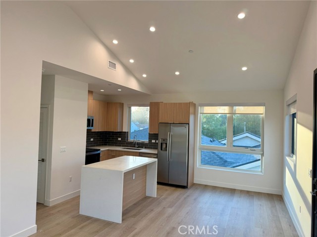 Detail Gallery Image 5 of 23 For 17816 W Bullock, Encino,  CA 91316 - 2 Beds | 2 Baths