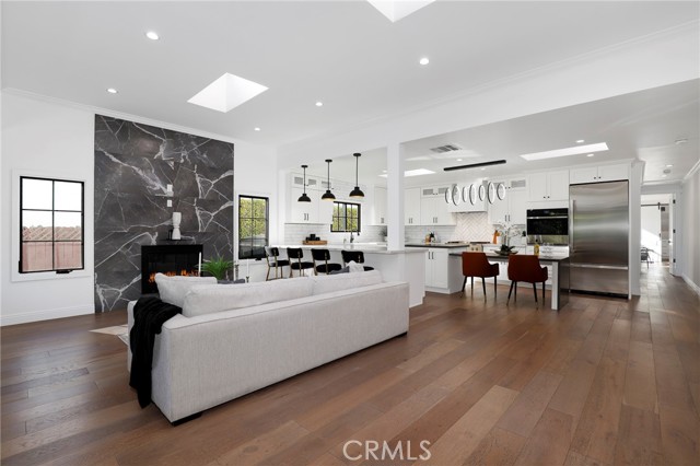 543 N Gardner Street, Los Angeles CA: https://media.crmls.org/medias/002b1279-ebe2-43c3-a701-af8aa97ce71e.jpg