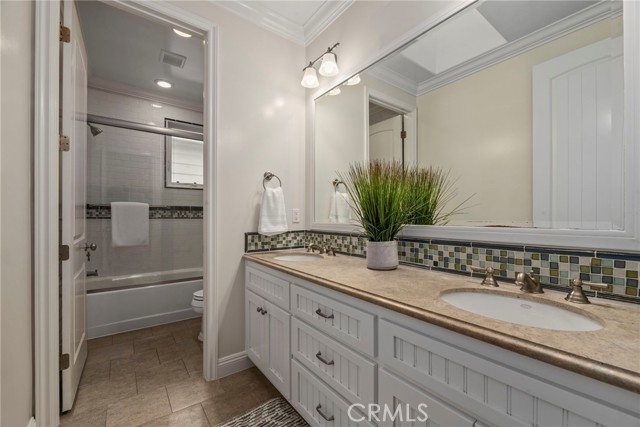 652 26th Street, Manhattan Beach, California 90266, 5 Bedrooms Bedrooms, ,2 BathroomsBathrooms,Residential,Sold,26th,SB21213872