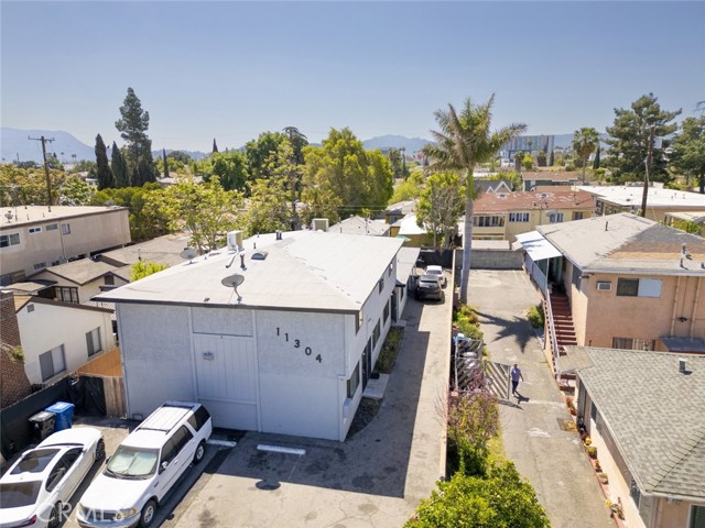 11304 Tiara Street, North Hollywood CA: https://media.crmls.org/medias/002b5836-3ff5-4b2a-8f25-0b54ff07a1ba.jpg